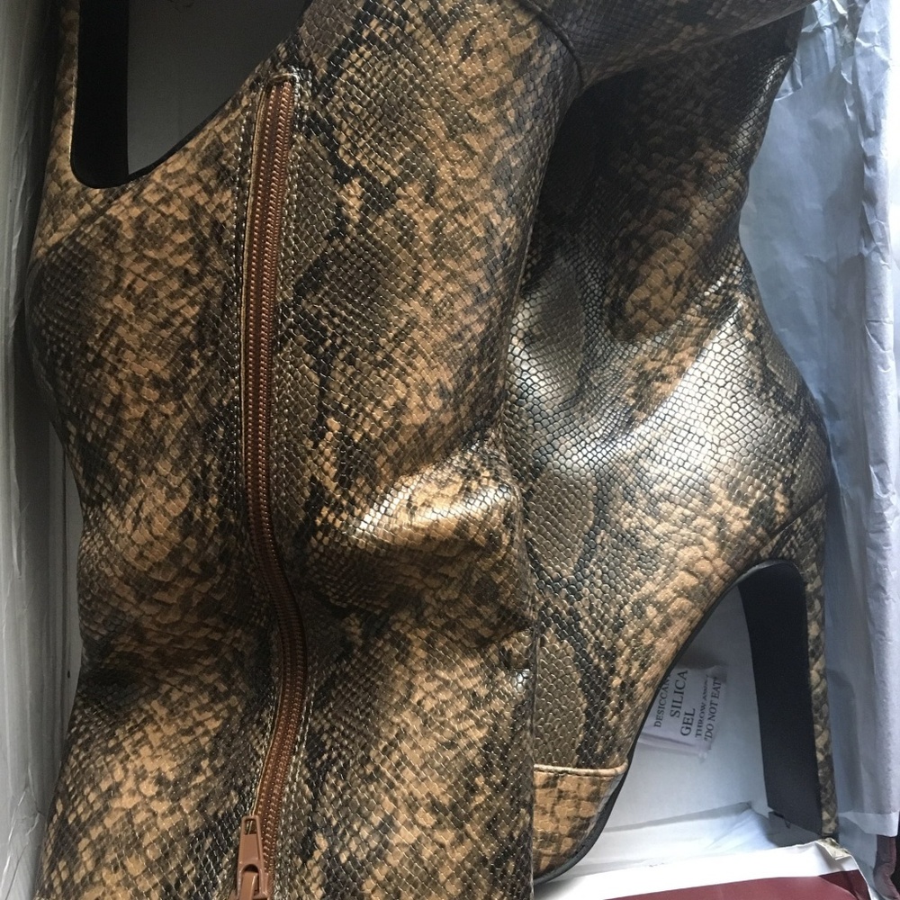 Boots - Picture 3 of 4